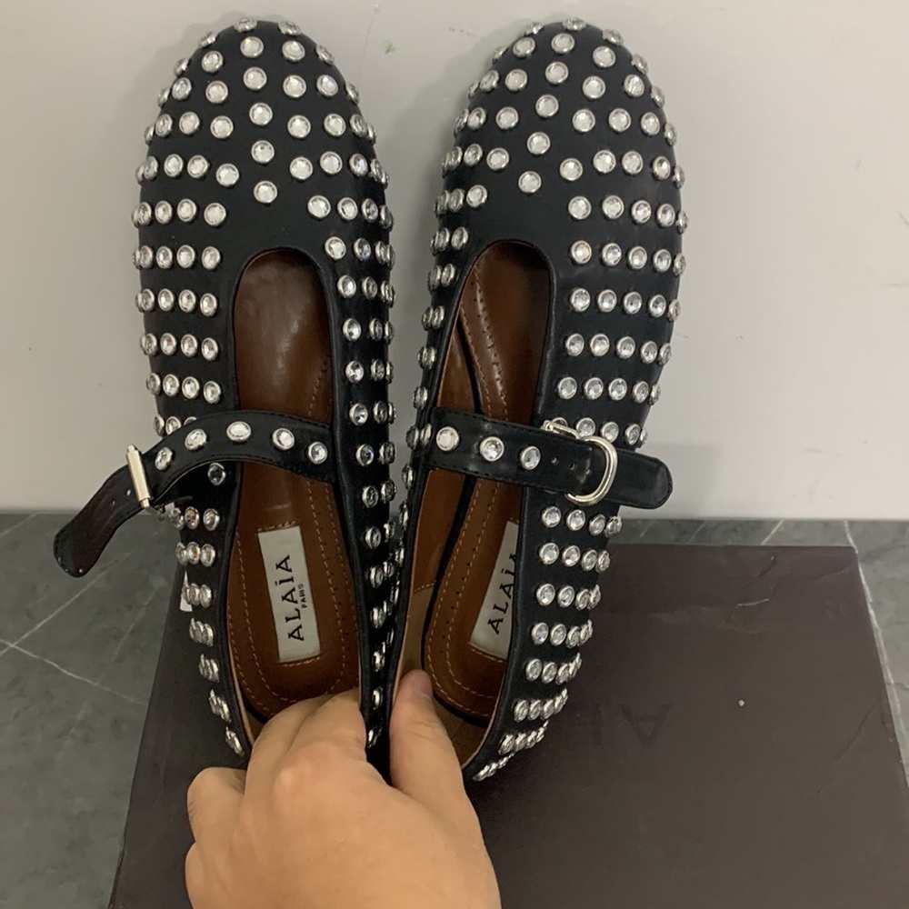 ❤️❤️ Alaia Women's Black Flats - Picture 5 of 5